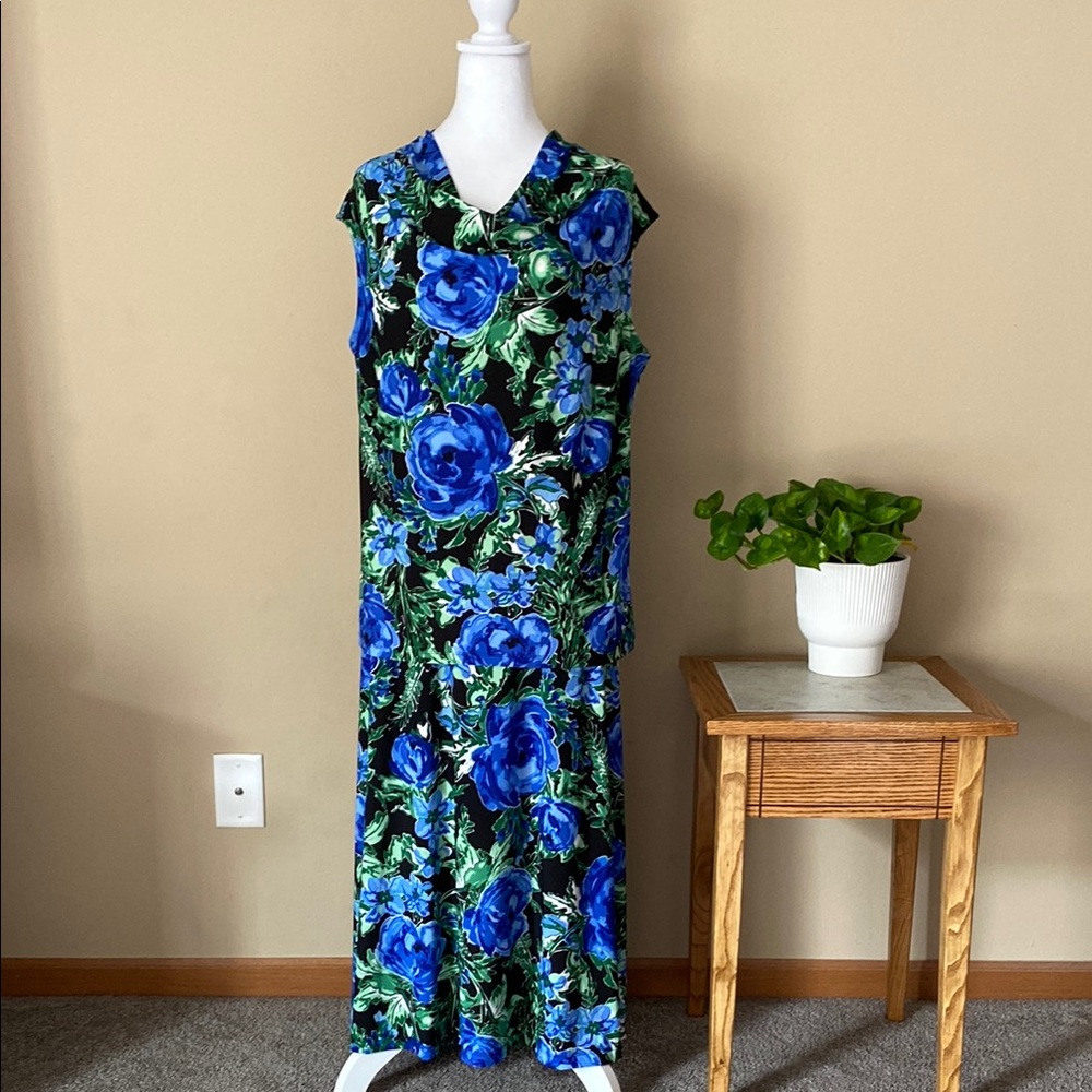 Black Label Floral Black and Blue Matching Set Skirt and Sleeveless Top XL